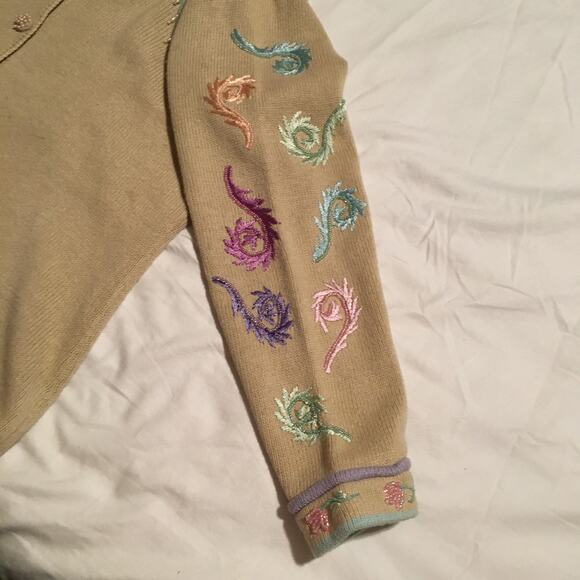 Storybook Knits M Floral beaded cardigan Embroidered cream fancy buttons - Picture 3 of 16